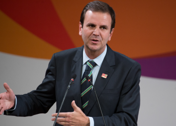 Eduardo Paes lidera a disputa pela Prefeitura do Rio com larga vantagem, diz pesquisa.