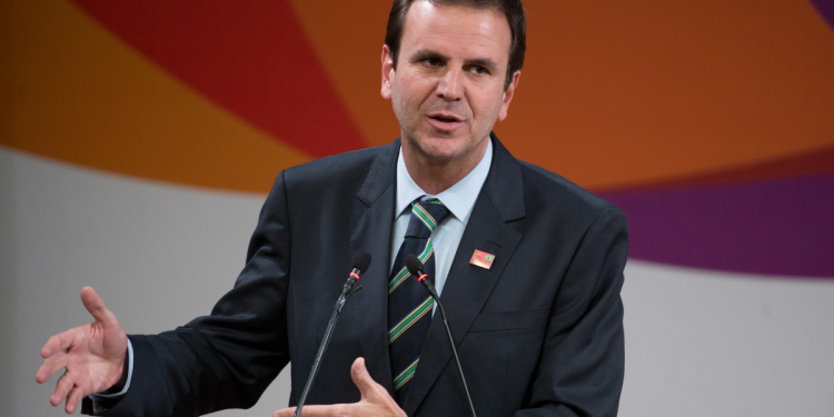 Eduardo Paes lidera a disputa pela Prefeitura do Rio com larga vantagem, diz pesquisa.